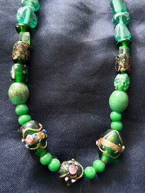 NECKLACE GREEN LAMPWORK GLASS & WOOD BEADS, 20 INCHES, LOBSTER CLASP, TAGS ON,